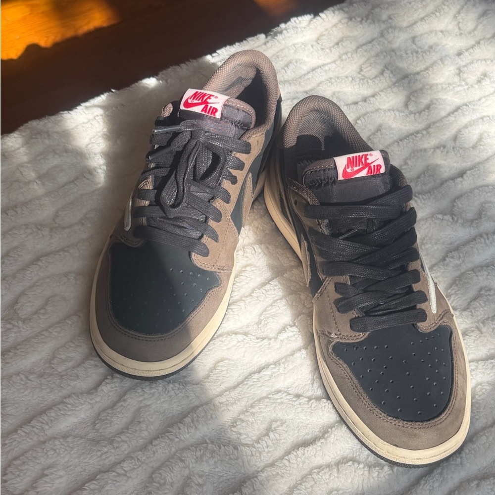 Nike Air Men's Black and Tan Sneakers